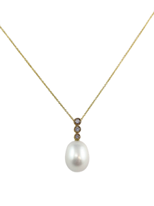 10 Kt Yellow Gold Oval Fresh Water Pearl and Diamond Pendent.